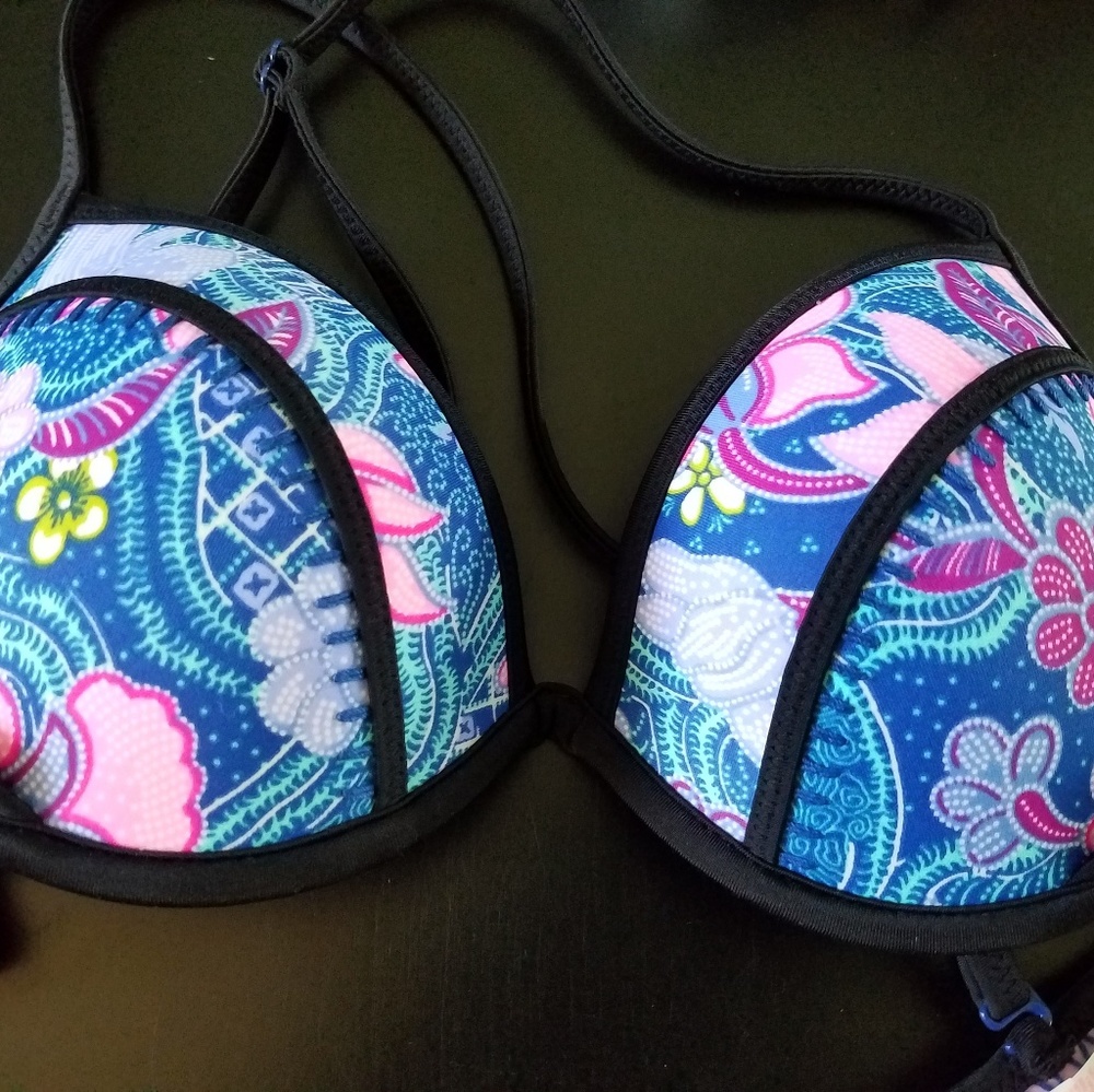 32C Victorias secret swim top